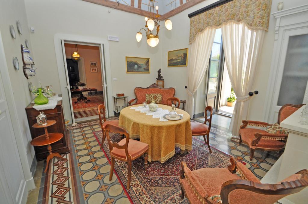 Palazzo De Donatis B&B Melissano Kültér fotó